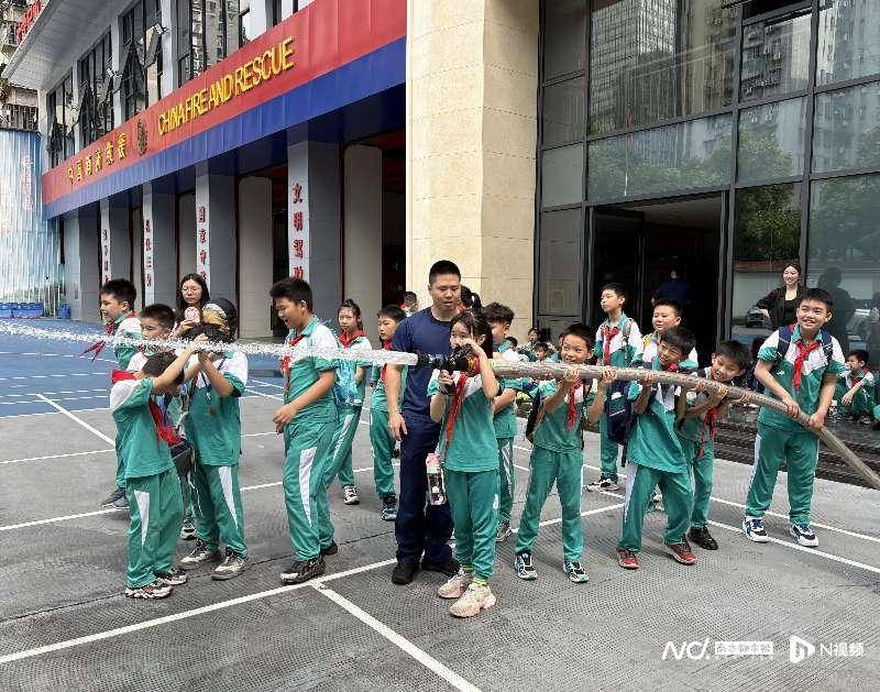 體育西路小學四年級學生“上崗”啦！在真實場景體驗多種職業
