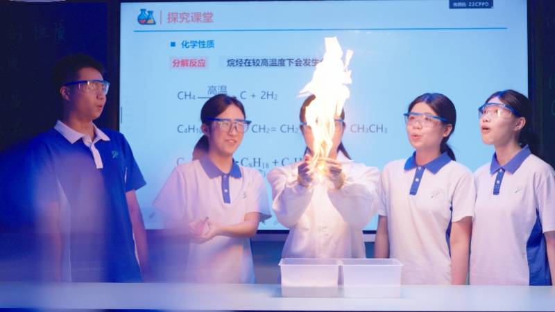 深圳市龍崗區第二高階中學，煥新啟航