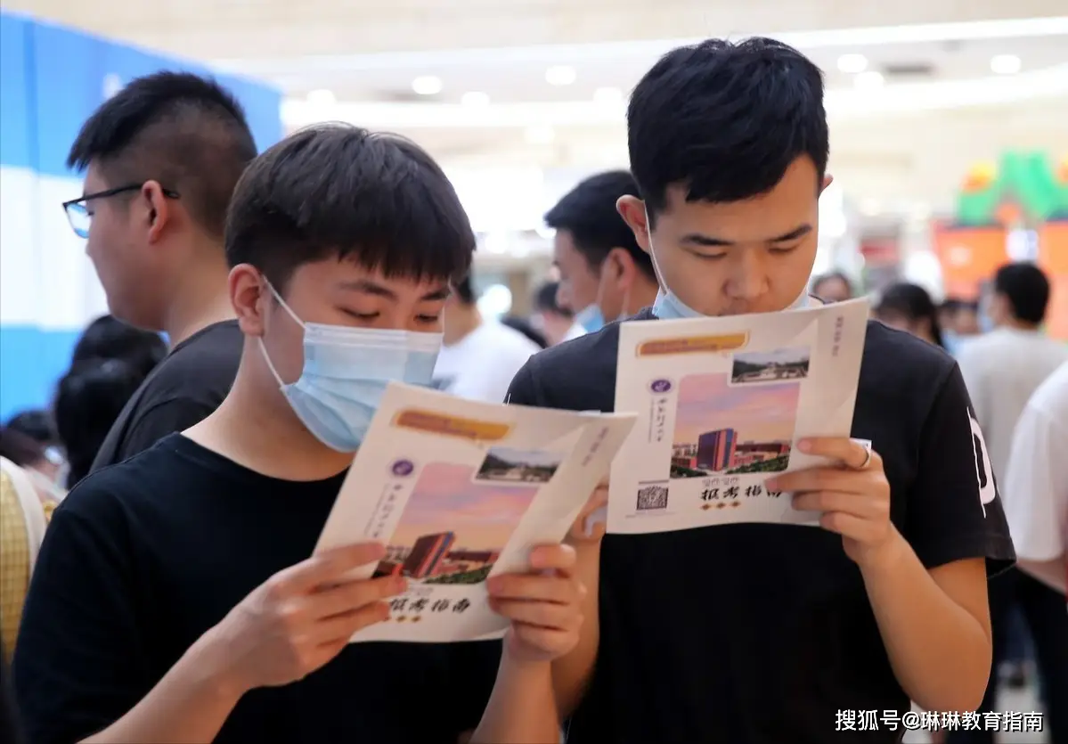 原創從“找工作並不難”到“4名研究生全都沒offer”，985教授的態度轉變，令人看清現實
