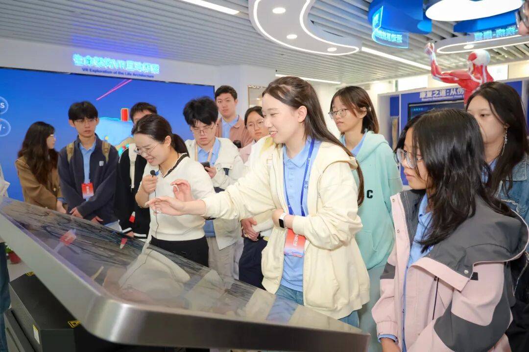 八校書院學子齊聚康復大學，共啟新型研究型大學研學之旅！