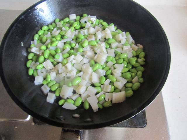 入夏後久坐的女性多吃這3道“催屎菜”，腸道通了肚子平了腰細了