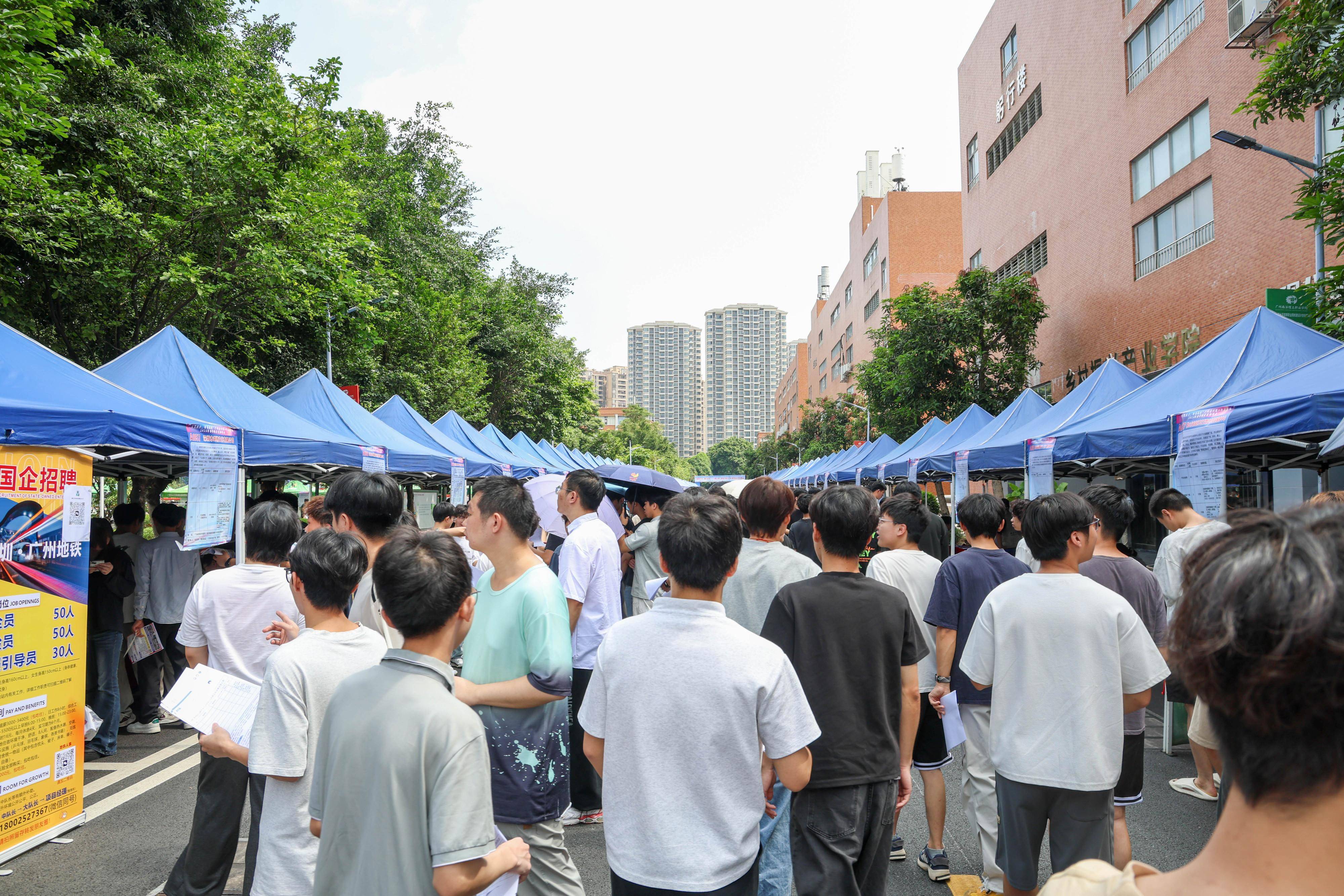 近6000個崗位虛位以待！南洋理工職院舉行招聘會，AI相關崗位受關注