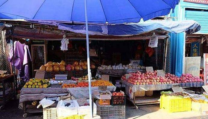 原創2019年，因親戚冷漠，上海八旬老人把300萬房產送樓下水果攤店主