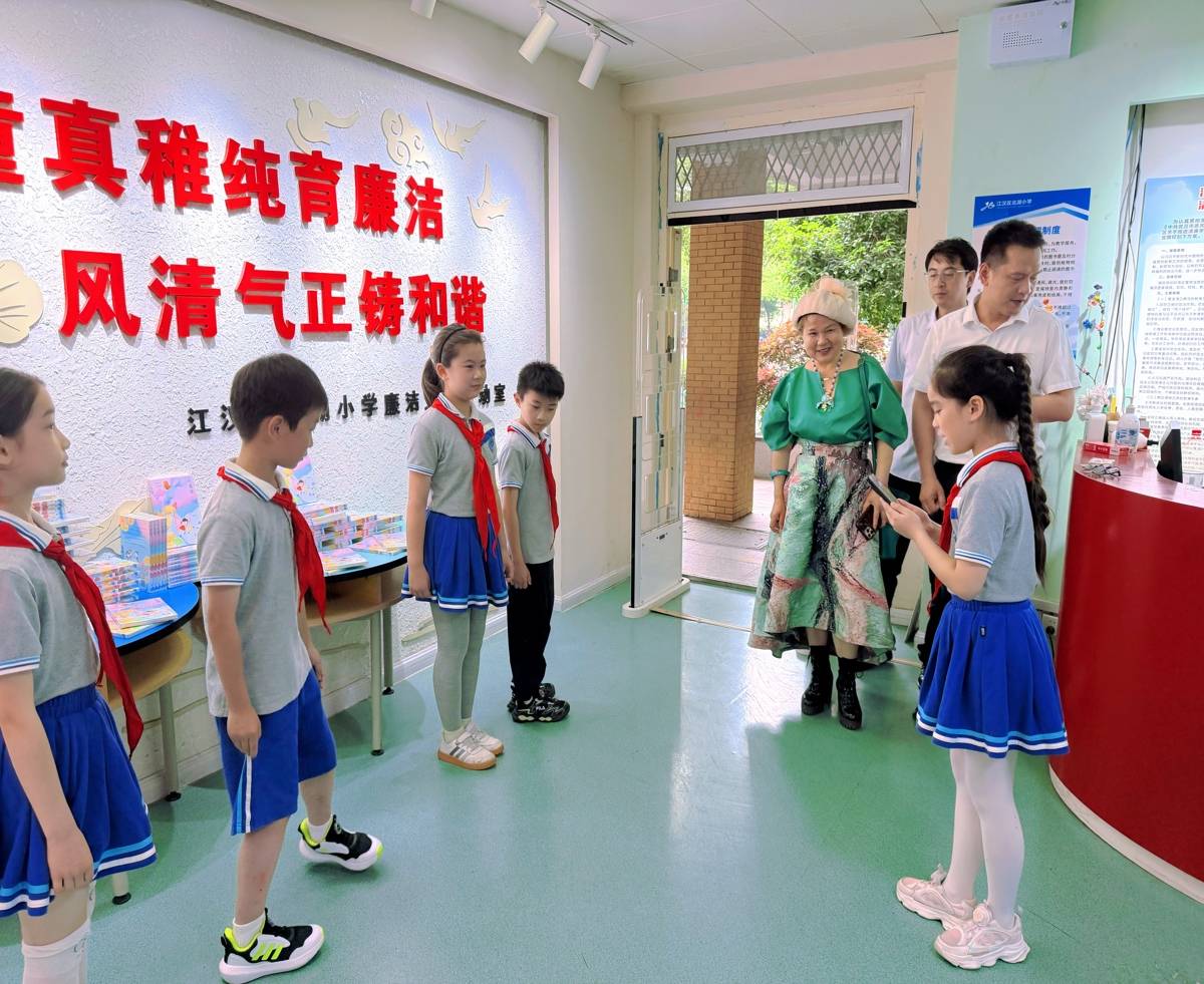書香潤童心：連越律所公益捐書走進北湖小學