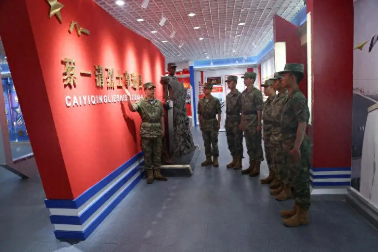 海軍某潛艇支隊開展紅色教育紀念潛艇部隊成立72週年