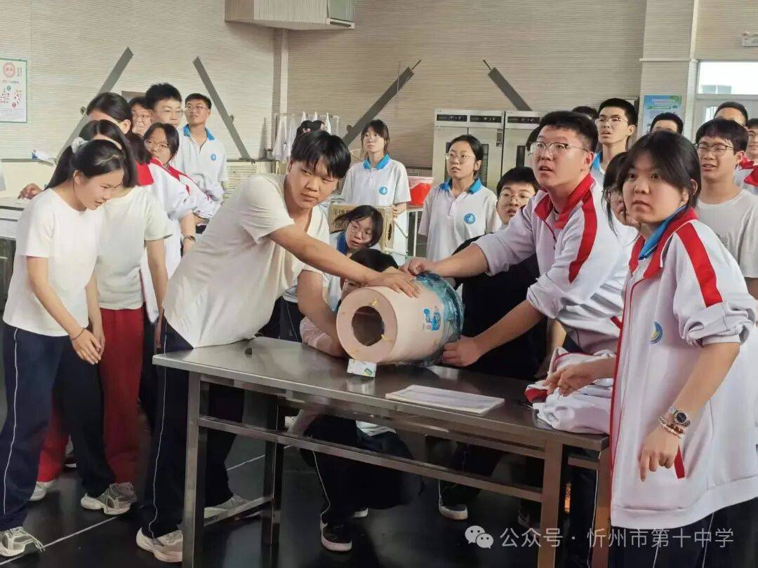 科技點亮青春 創新成就未來——忻州十中舉辦校園科技文化展示活動