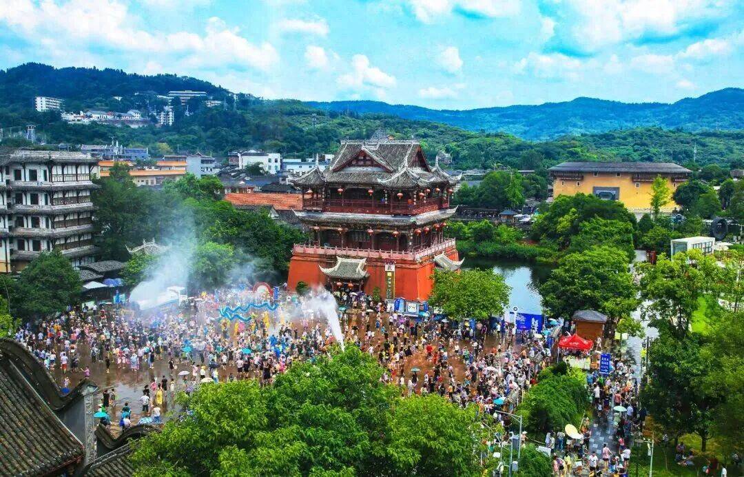 “1+4”燃動夏日夜經濟！龍泉驛區啤酒美食嘉年華來襲