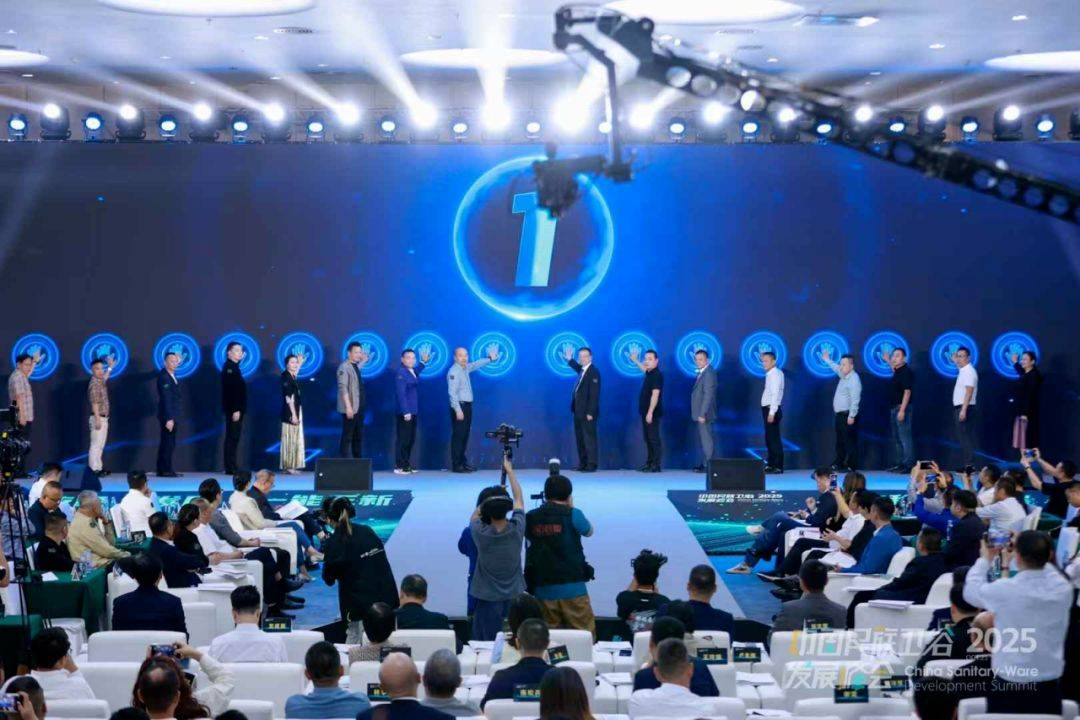 再登民族衛浴榮光榜，華藝衛浴榮獲“匠心品質卓越品牌”！