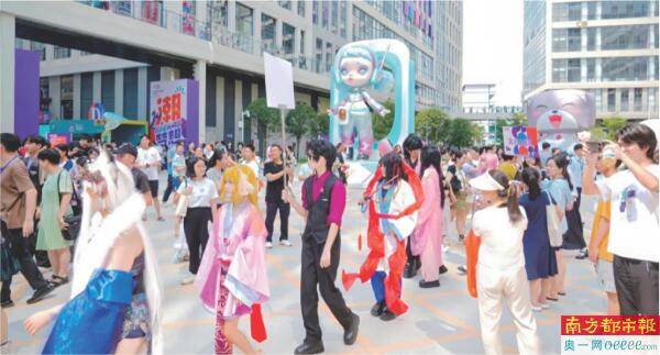 沉浸式體驗動漫 新品首發潮鏈全球