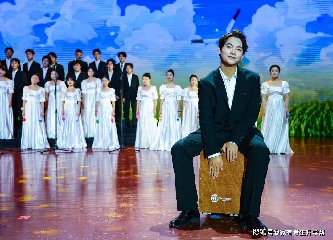 青春向黨、藝書啟航，鄭州藝書高階中學2026屆畢業晚會紀實