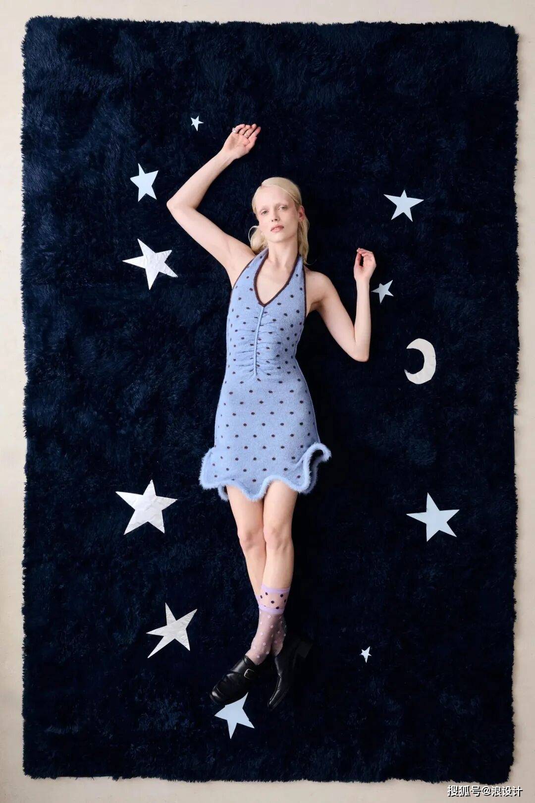 月亮波浪裙邊+星星刺繡，把‘銀河’穿身上，去繁就簡！