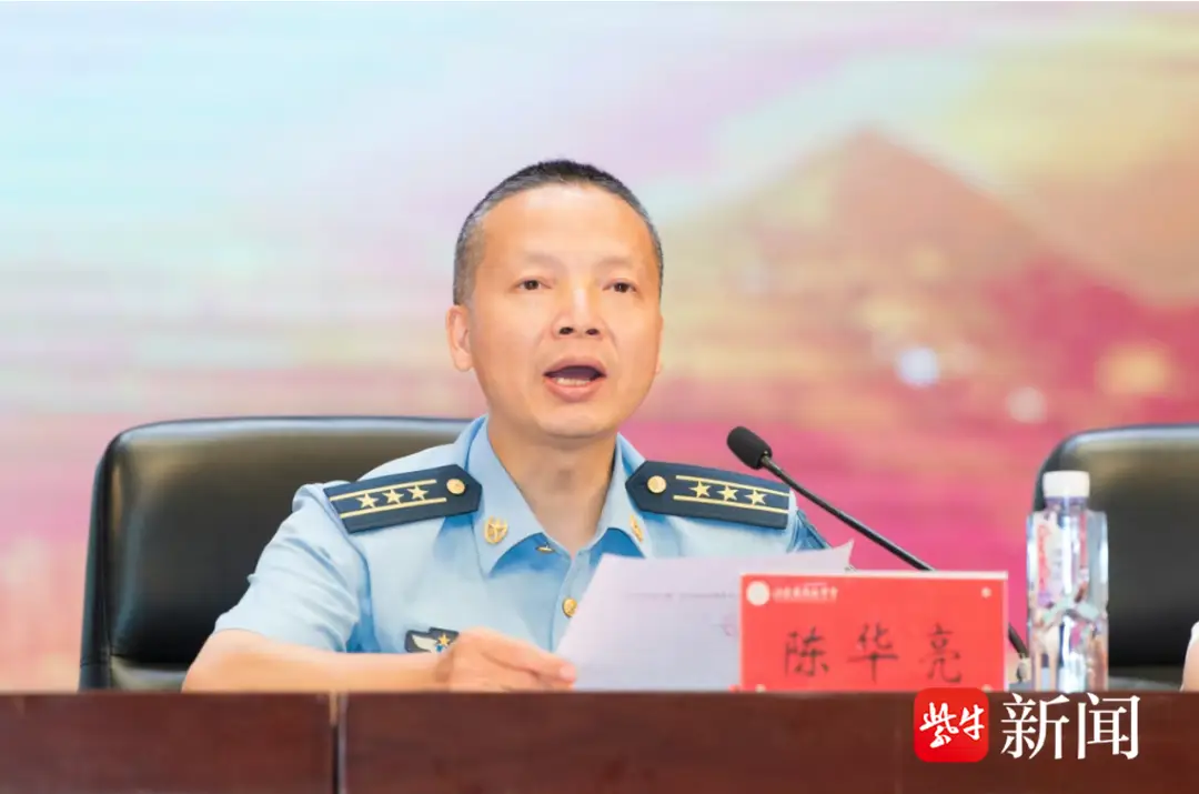25名同學錄取空軍飛行員！這場錄取通知書頒發儀式在南通中學舉行