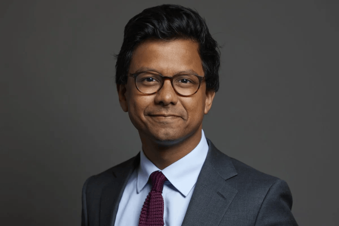 英國新首相剛上任就送福利！全國降電費，補貼公務員搬家曼城！特朗普不滿新外相米利班德...