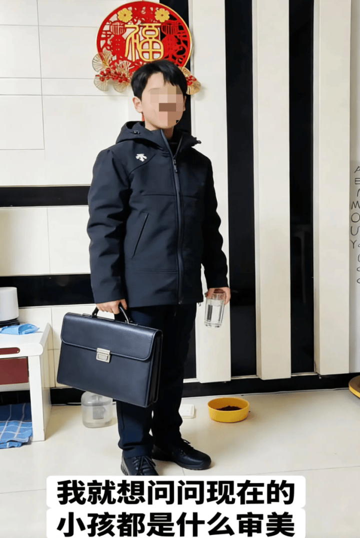 10歲小孩虛歲40，商務風穿搭小學生之中的權利遊戲