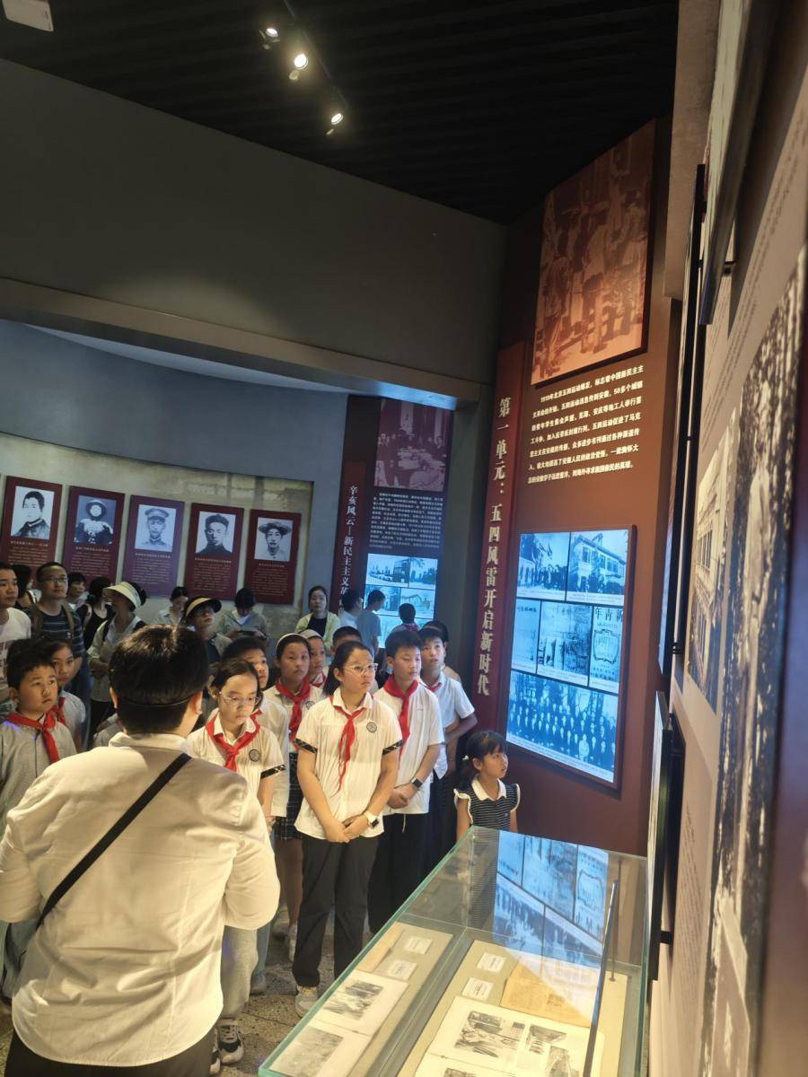 合肥市躍進小學：致敬革命英烈 爭做新時代少年